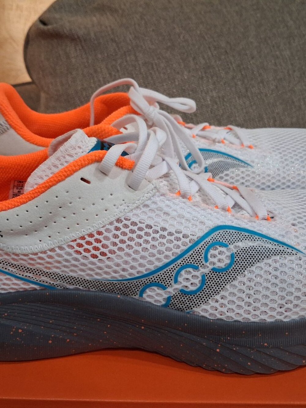 Saucony Kinvara 14 Mens Running Shoe White Grey Orange Siz 11.5 US Excellent C